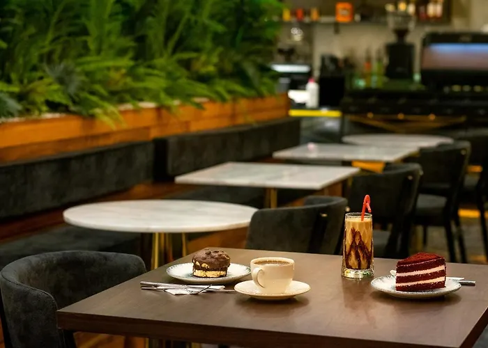 ホテル Tnr & クシャダス